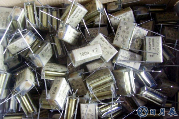 薄膜電容在新能源汽車(chē)中的應(yīng)用分析